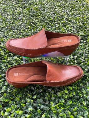 White Mountain women’s Brown Slip-On Mocs